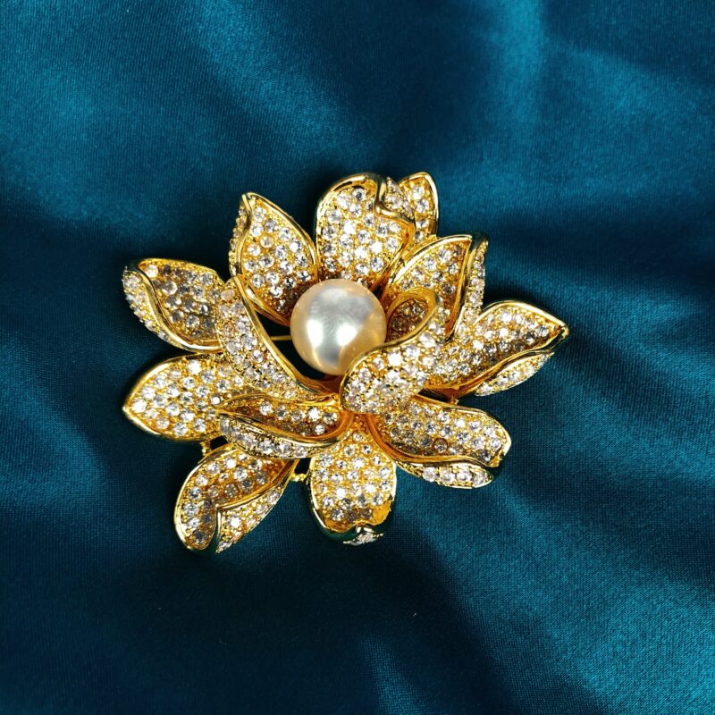  Gold-plated Lotus Brooch