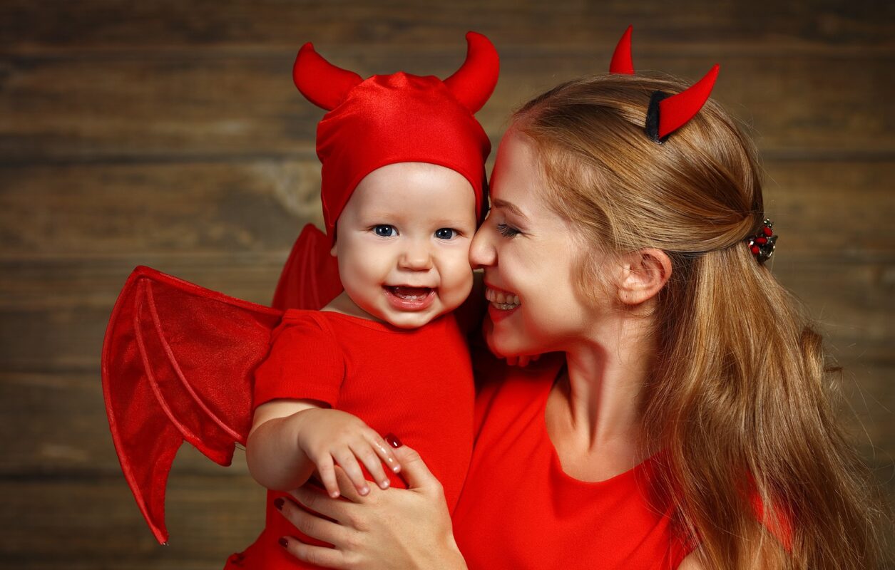 Mom And Daughter Halloween Costumes Ideas_