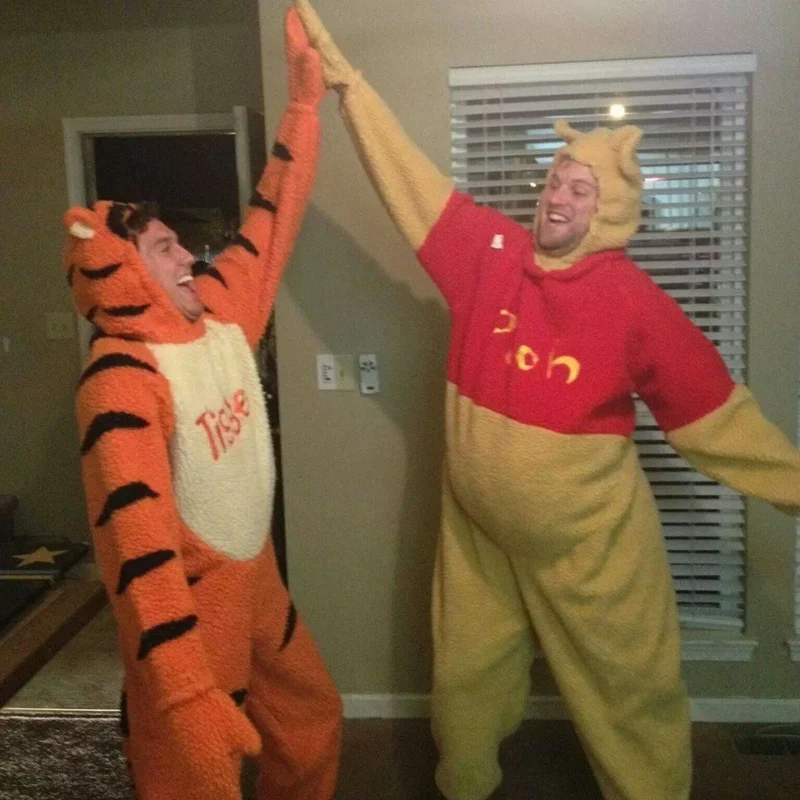  Winnie the Pooh and Tigger